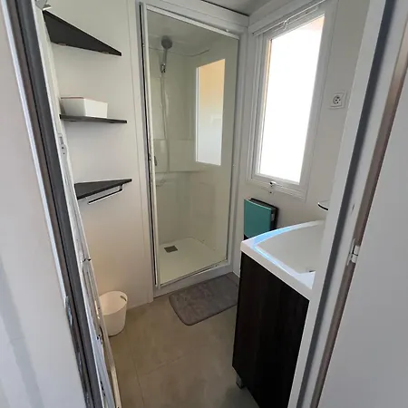 Mobilhome Confort Au Les Viviers 캠프장
