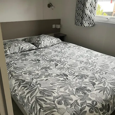 Mobilhome Confort Au Les Viviers 캠프장